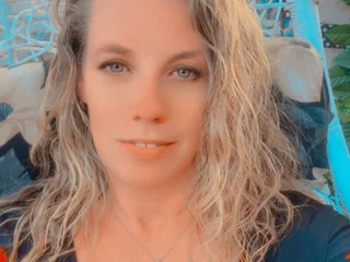 JannieXO Green Eyes webcam from Canada