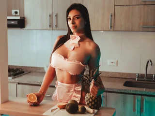 YelinaMontana Petite webcam from Colombia